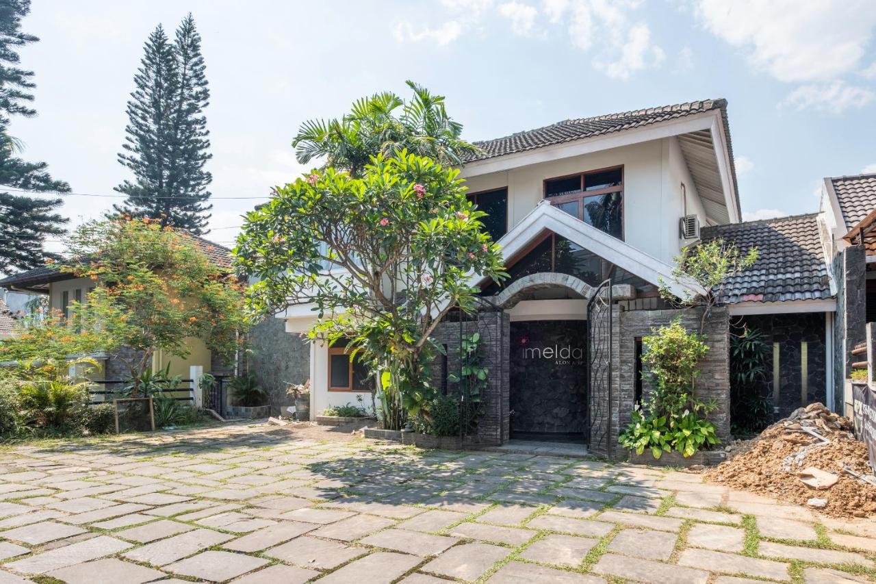 Imelda Residence Setrasari RedPartner Bandung Esterno foto