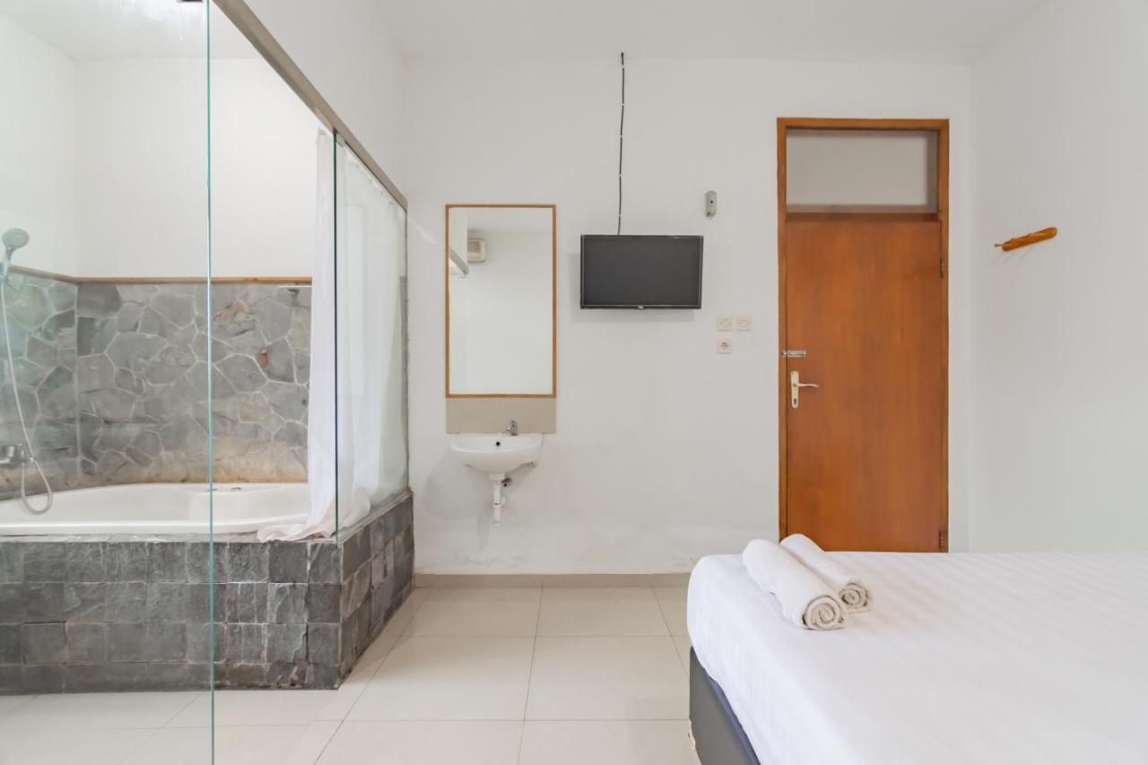 Imelda Residence Setrasari RedPartner Bandung Esterno foto