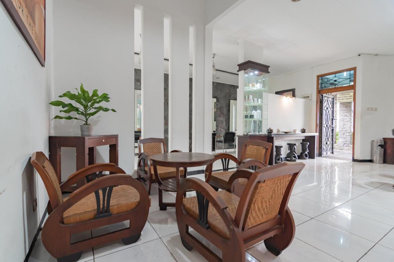 Imelda Residence Setrasari RedPartner Bandung Esterno foto